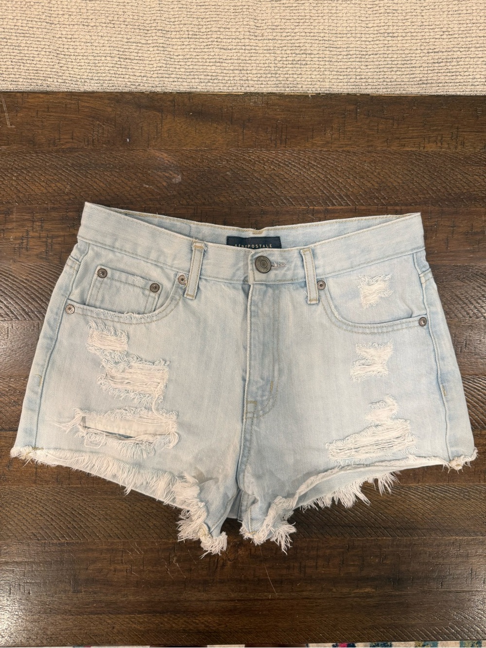 Women’s Aeropostale Light Wash Distressed Denim Shorts - Size 4